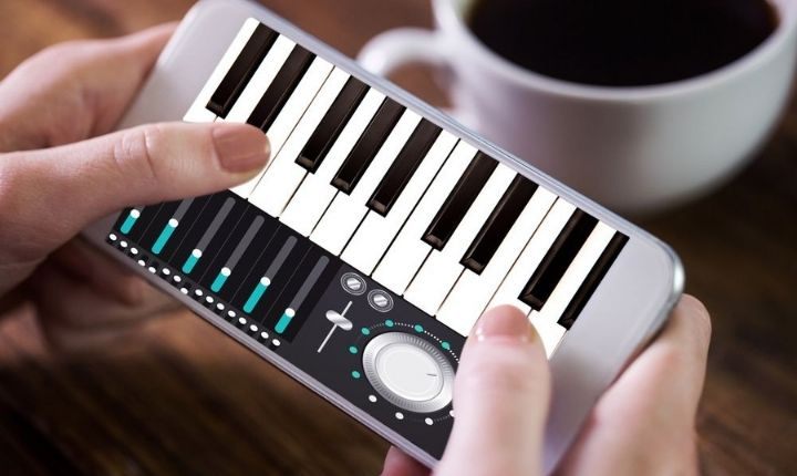 É possível aprender piano online: conheça este app